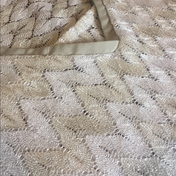 The Limited V-Neck Top - Picture 5 of 6